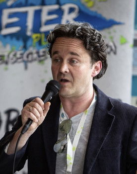 Ákos 'Dadan' Kovács as Ákos bácsi