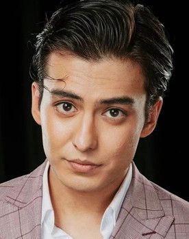 Umutwar Mahmut as Enwer