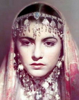 Tamara Gozalova as Gyulnaz