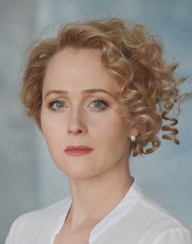 Irina Patrakova as Ольга Комарова