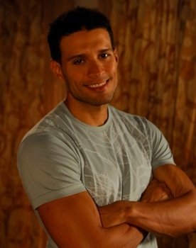 Hugo Resende as Alan
