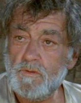 José Calvo as padre Alessandro