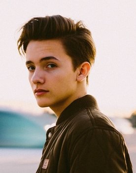 Noah Urrea Photo