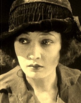 Iris Hall as Evon "Eve" Mason