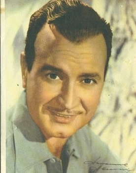 Ángel Magaña as Aurelio