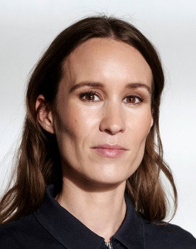 Anna Ingrisch as Vært