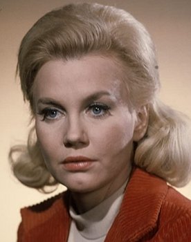Elizabeth MacRae as Mrs. Lumquist