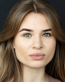 Emily Drobňáková as Valentína