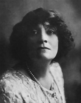Eugenie Besserer as Aunt Em