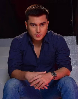 Carlo Lacana as Man With Gin’s Mother