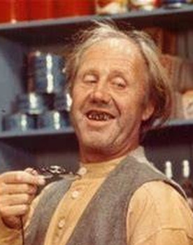 Rolf Sand as Vaktmesteren