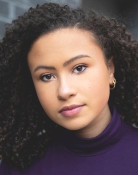 Amira Danan as Belle / Young Woman / Philomena