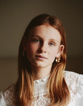 Anna-Marie Missoul as Emma Vantomme