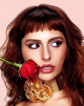 Duda Brack as Iolanda Flores