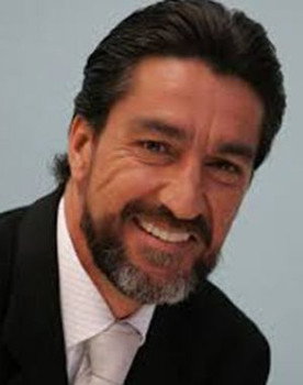 Luis Fernando Montoya as Hermes