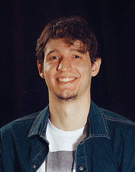 David D'Urso as Voz de la radio