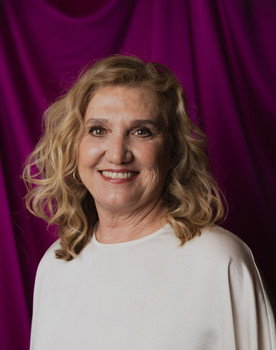 Ana Wagener as Bárbara