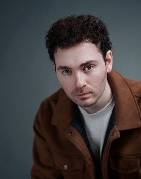 Gal Yosepov as Actor