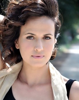 Marta Zoffoli as Anna