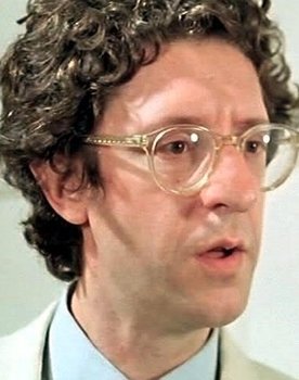 Carles Velat as Lucas López
