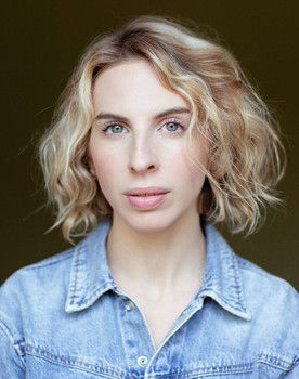 Mélodie Molinaro as Femme nue 2