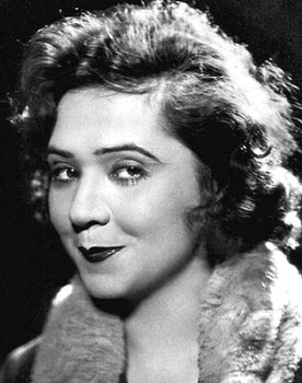 Lucie Englisch as Gustchen Kroneberger
