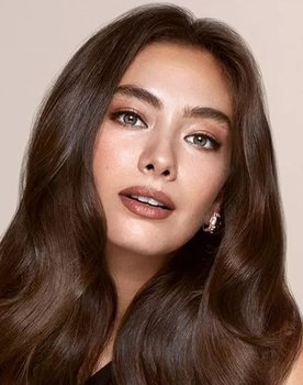 Neslihan Atagül as Olgun