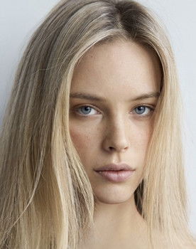 Violetta Onoprienko as Alyona