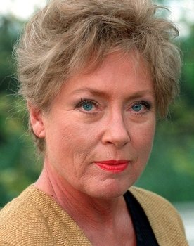 Almut Eggert as Yvonne