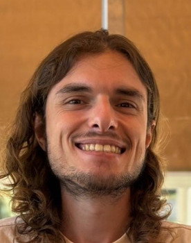 Luis M. Campillo as Adrián