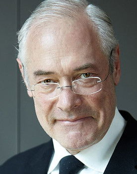 Pyotr Olev as Гарик