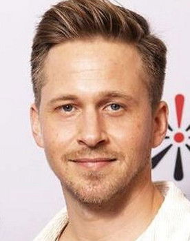 Jakob Åkerlind as Aksel Rasmussen