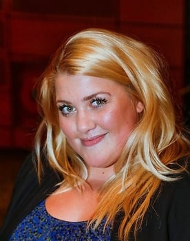 Esmée van Kampen as Hanneke