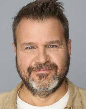 Stéphane Franche as Bernie