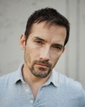 Nick-Robin Dietrich as Polizist