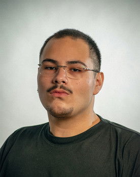 Pedro Baria as Padre