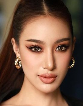 Cherlyn Kraiarayapat as Jun