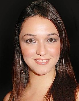 Nauheed Cyrusi as Dia