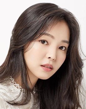김예슬 as Lee Hye Yun [designer Nalsaem Design]