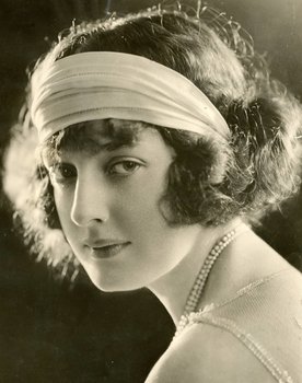 Marguerite Courtot as Helen Halleck - Henry's Wife