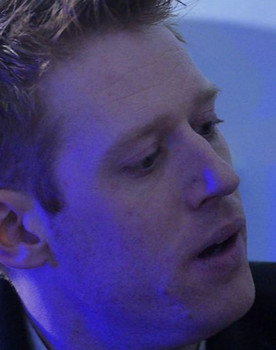 Daniel Lovett as Laertes