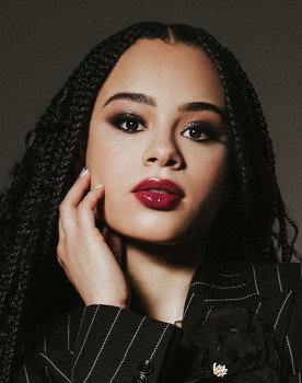 Gabrielle Nevaeh as Elle (voice)