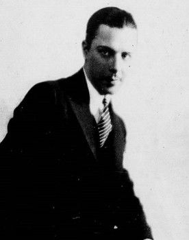 Olympio Guilherme as 