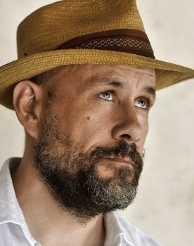 Benedikt Erlingsson as 