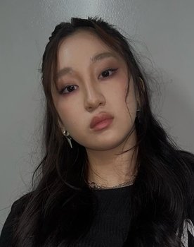 Charintip Rungthanakiat as Princess Ava Davichmetha