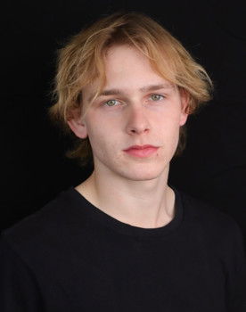 Thomas Barton as Ethan
