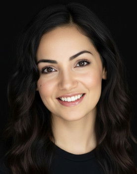 Nesrin Akdağ as Müge