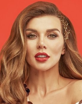 Anna Sedokova as English Princess