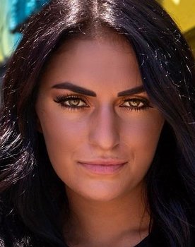 Daria Berenato as Lorna