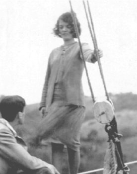 Tatiana Rey as Second woman